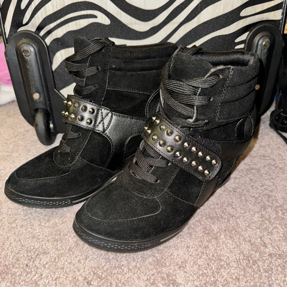 Wedge sneakers booties